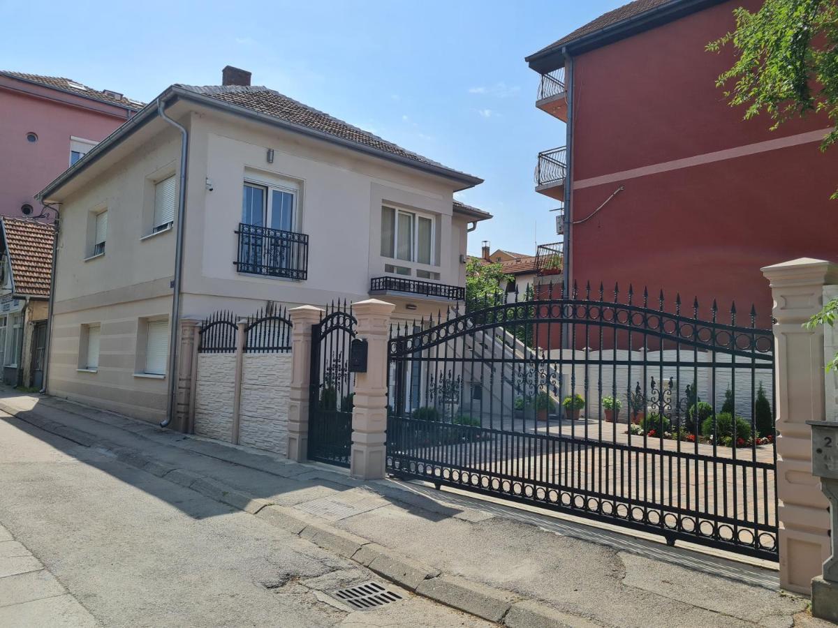 "Astor16" Apartments Ni Εξωτερικό φωτογραφία