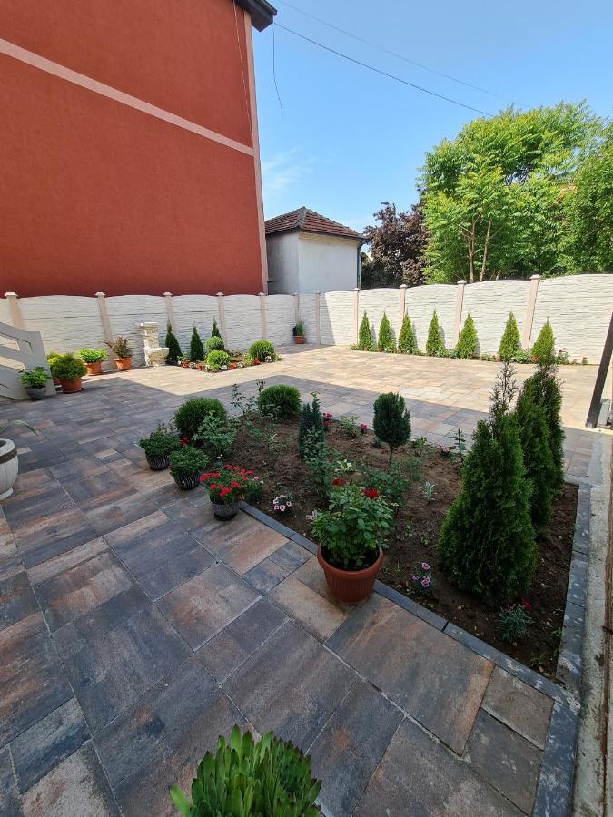 "Astor16" Apartments Ni Εξωτερικό φωτογραφία